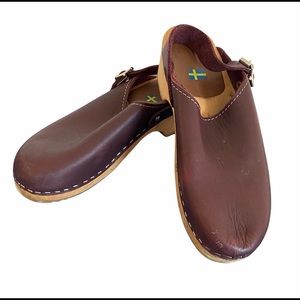 Comfortable Mia Shoes brown clogs 37